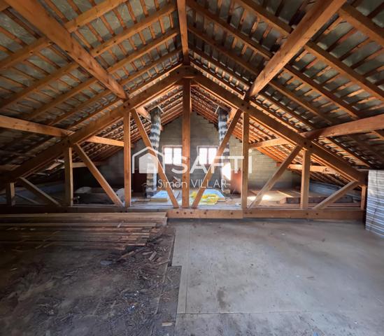 Maison lumineuse et ensoleillée avec du potentiel