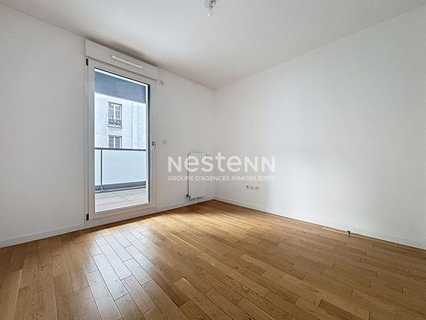 ISSY LES MOULINEAUX - AVENUE VICTOR CRESSON - Vente d'un appartement 3 pièces traversant avec balcon immeuble standing