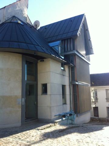 CHATEAU THIERRY (02) hyper centre  à vendre Immeuble de rapport de grande qualité architecturale.