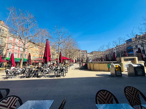 Mur et fonds de commerce à Carcassonne