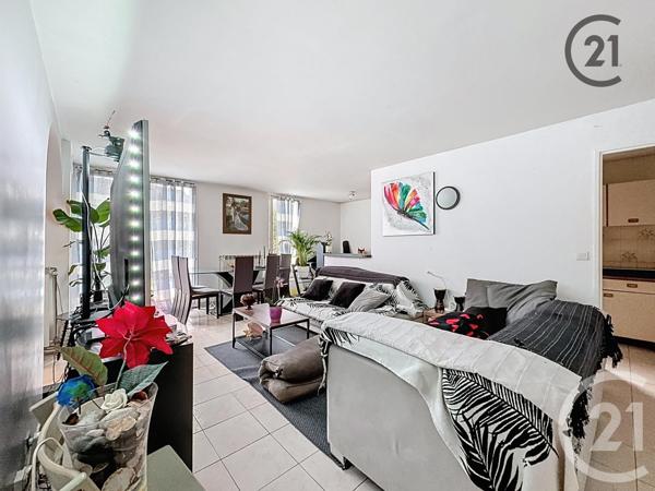 Appartement F5 à vendre  5 pièces - 96,10 m2 NANDY - 77