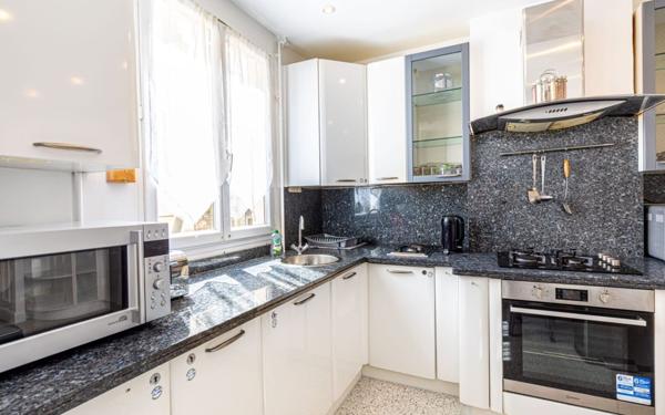 Appartement à vendre    5 pièces • 127,25 m2 Paris 10