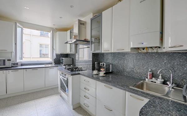 Appartement à vendre    5 pièces • 127,25 m2 Paris 10