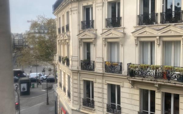 Appartement à vendre    5 pièces • 127,25 m2 Paris 10