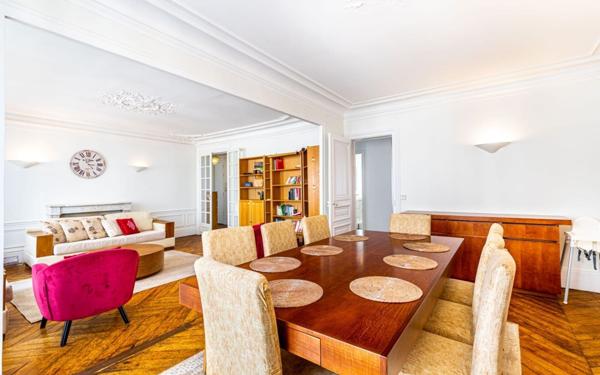 Appartement à vendre    5 pièces • 127,25 m2 Paris 10