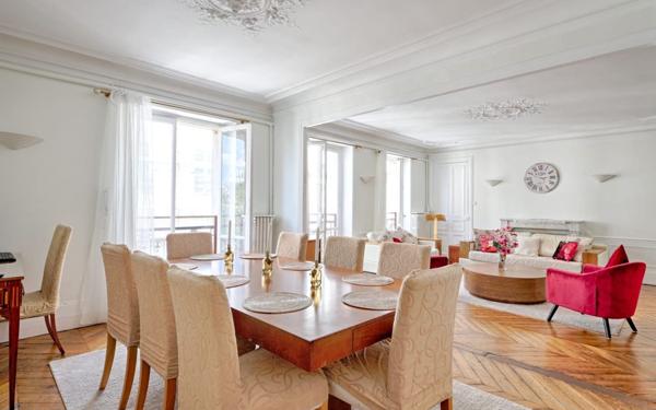 Appartement à vendre    5 pièces • 127,25 m2 Paris 10