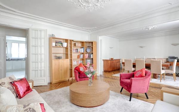 Appartement à vendre    5 pièces • 127,25 m2 Paris 10