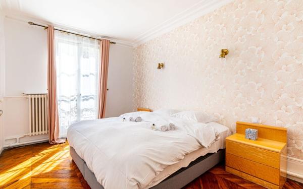 Appartement à vendre    5 pièces • 127,25 m2 Paris 10
