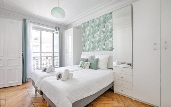 Appartement à vendre    5 pièces • 127,25 m2 Paris 10