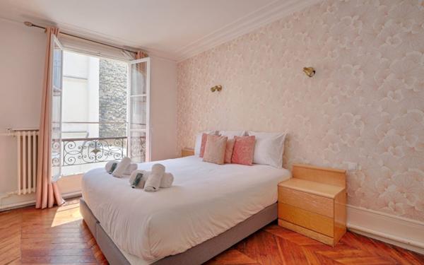 Appartement à vendre    5 pièces • 127,25 m2 Paris 10