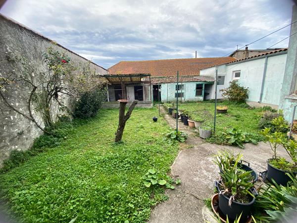 A VENDRE LA ROCHELLE / LA PALLICE ECHOPPE DE 97m2 A RENOVER ,  La rochelle