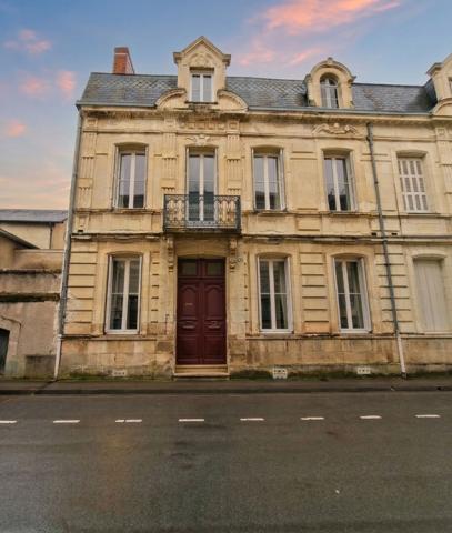 MAISON DE VILLE DE CARACTERE - CENTRE VILLE CHÂTELLERAULT
