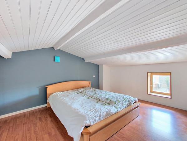 Maison en pierre rénovée 4 chambres et grand jardin