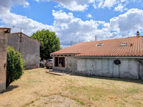 Maison en pierre rénovée 4 chambres et grand jardin