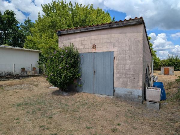 Maison en pierre rénovée 4 chambres et grand jardin