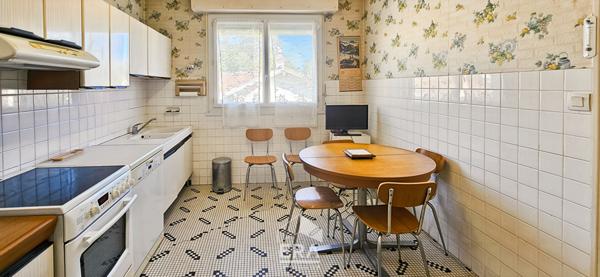 CAUDERAN BORDEAUX - 33200 - Maison à étage 90 m² + 90 m² de garage en rez-de-chaussée  - parcelle 1200 m² constructible