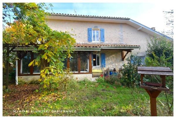 Dpt Landes (40), à vendre RIVIERE SAAS ET GOURBY Maison de Maître de fin 17ème de 225 m² environ.