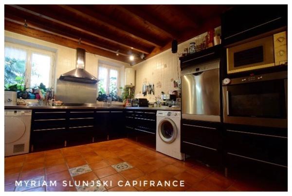 Dpt Landes (40), à vendre RIVIERE SAAS ET GOURBY Maison de Maître de fin 17ème de 225 m² environ.