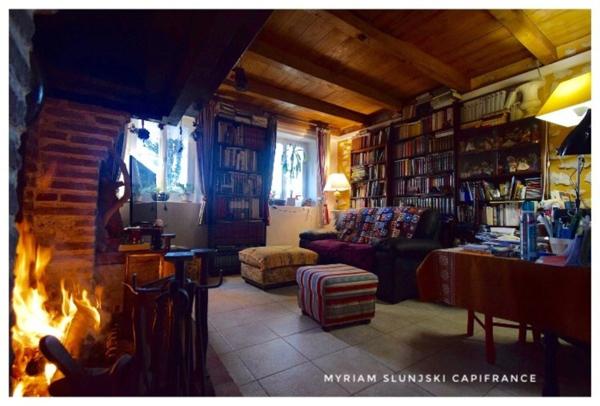 Dpt Landes (40), à vendre RIVIERE SAAS ET GOURBY Maison de Maître de fin 17ème de 225 m² environ.