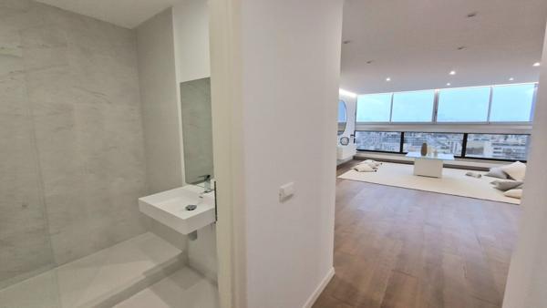 Dpt Paris (75), à vendre PARIS 15EME ARRONDISSEMENT appartement T4 de 93,66 m²