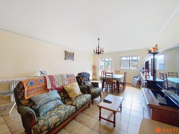 Maison centre village avec garage et cour