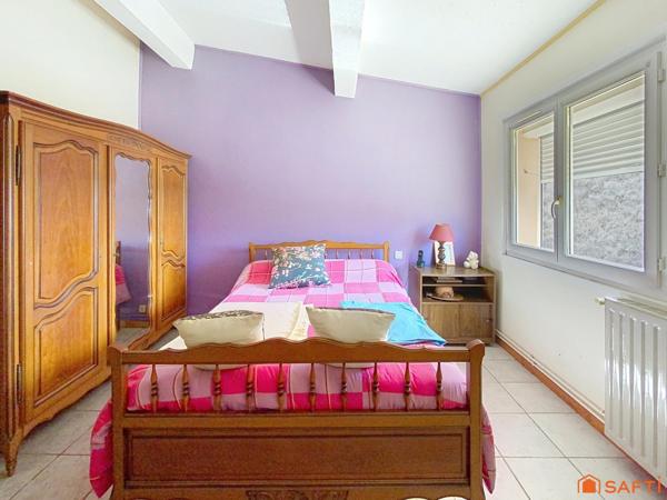 Maison centre village avec garage et cour