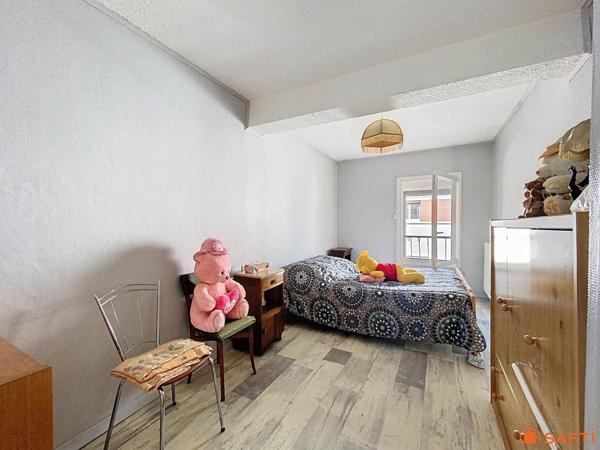 Maison centre village avec garage et cour