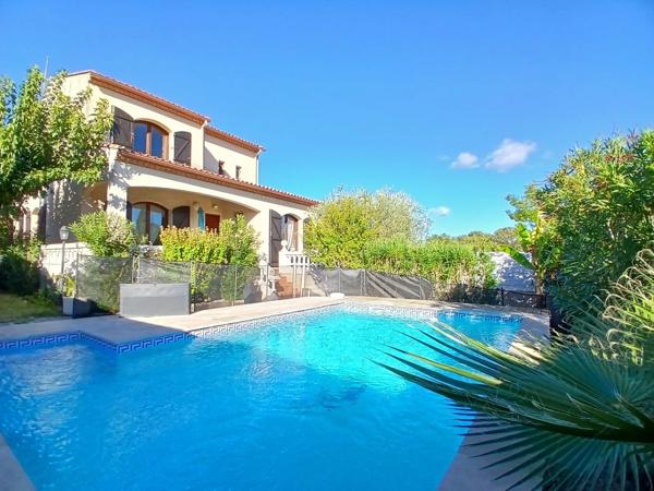 MAISON 4 PIECES - TERRAN DE 451 m2 et PISCINE