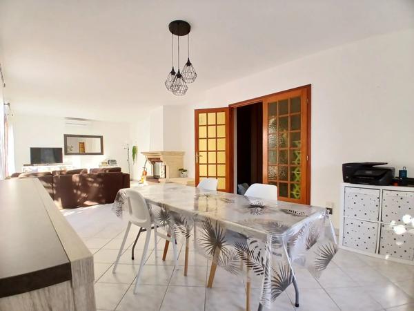 MAISON 4 PIECES - TERRAN DE 451 m2 et PISCINE