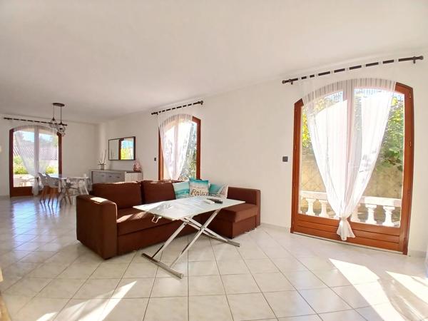 MAISON 4 PIECES - TERRAN DE 451 m2 et PISCINE