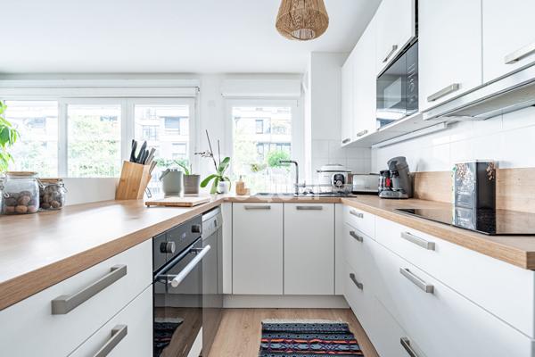 APPARTEMENT 4 PIECES AVEC TERRASSE ET PARKING