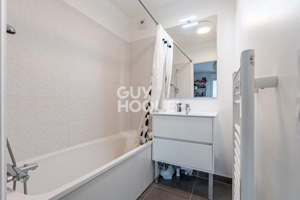 APPARTEMENT 4 PIECES AVEC TERRASSE ET PARKING