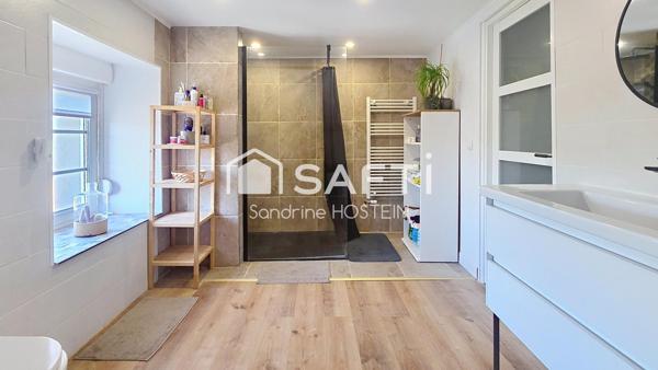 Maison Individuelle de 200m2 avec 6 chambres!