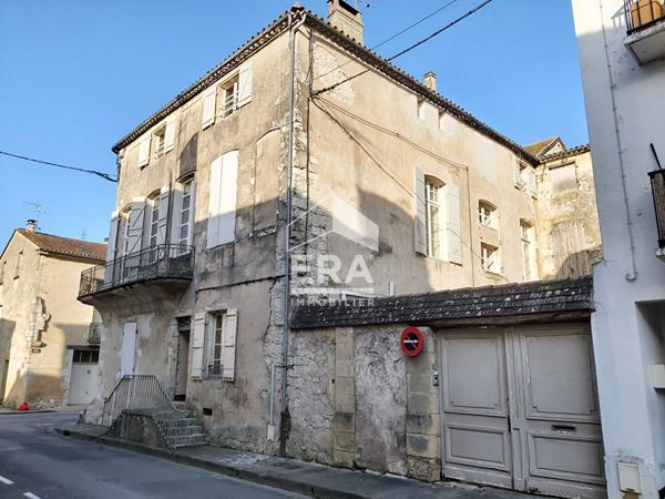 Sainte-Foy la Grande, intra-muros, demeure bourgeoise du XVIIIème à réhabiliter.