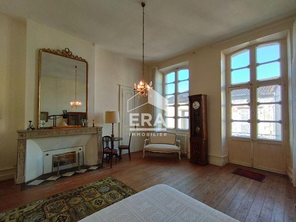 Sainte-Foy la Grande, intra-muros, demeure bourgeoise du XVIIIème à réhabiliter.