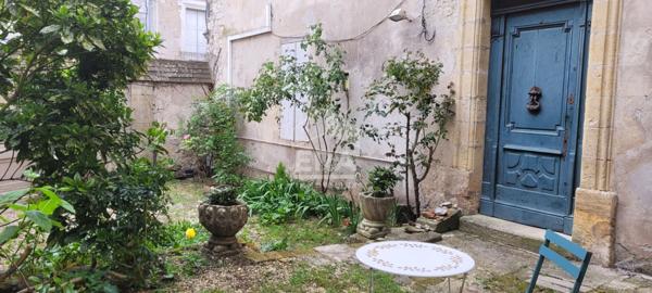 Sainte-Foy la Grande, intra-muros, demeure bourgeoise du XVIIIème à réhabiliter.