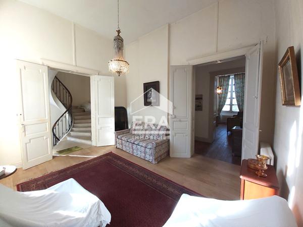 Sainte-Foy la Grande, intra-muros, demeure bourgeoise du XVIIIème à réhabiliter.