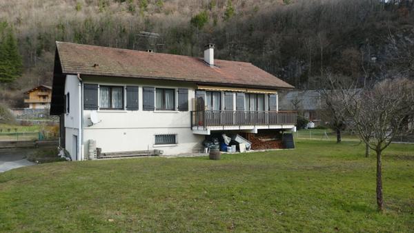 FAVERGES. MAISON INDEPENDANTE AVEC TERRAIN DE 1228M²