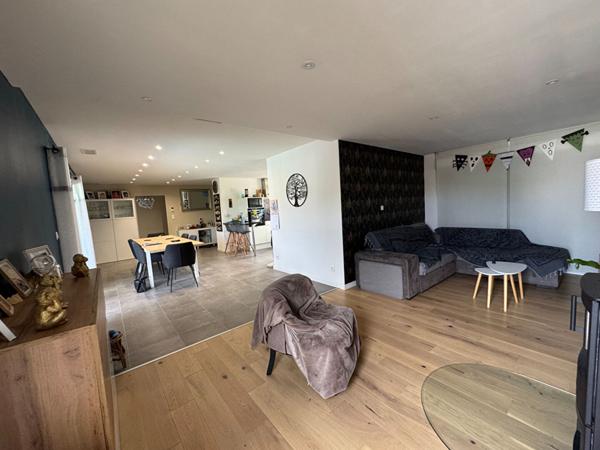 Cadalen . Maison de 105 m² et sa piscine