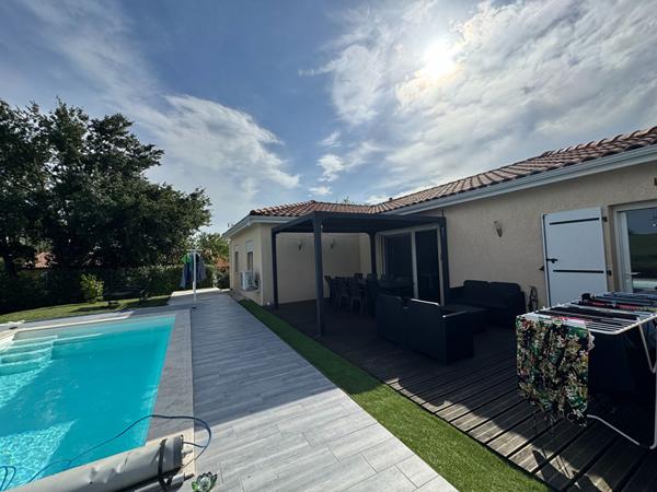Cadalen . Maison de 105 m² et sa piscine