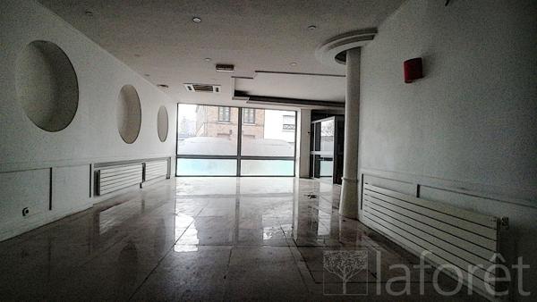 Location local commercial Elbeuf - 360 m² - 2 400 €/mois