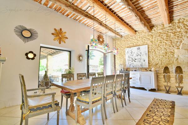 MAISON DE VILLAGE EN PIERRES du 19ème à vendre de 350m², 7 chambres, jardin, piscine, garage, près d'Aix en Provence