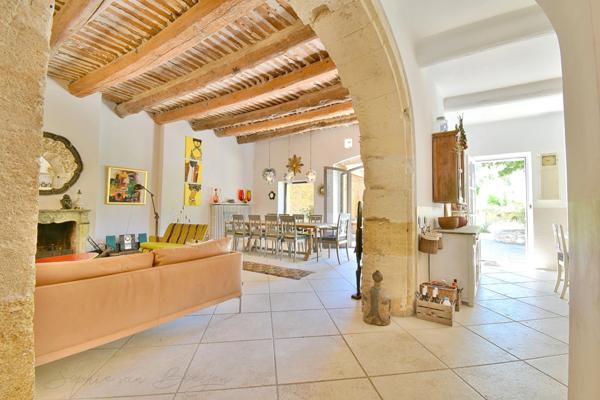MAISON DE VILLAGE EN PIERRES du 19ème à vendre de 350m², 7 chambres, jardin, piscine, garage, près d'Aix en Provence
