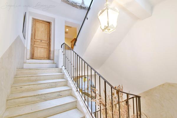 MAISON DE VILLAGE EN PIERRES du 19ème à vendre de 350m², 7 chambres, jardin, piscine, garage, près d'Aix en Provence