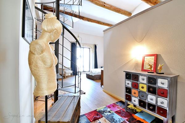 MAISON DE VILLAGE EN PIERRES du 19ème à vendre de 350m², 7 chambres, jardin, piscine, garage, près d'Aix en Provence