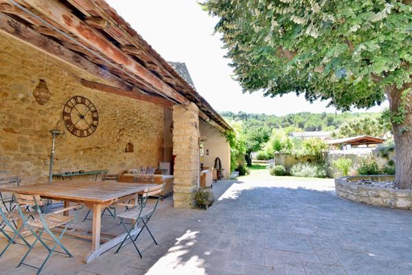 MAISON DE VILLAGE EN PIERRES du 19ème à vendre de 350m², 7 chambres, jardin, piscine, garage, près d'Aix en Provence