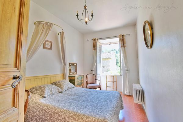MAISON DE VILLAGE EN PIERRES du 19ème à vendre de 350m², 7 chambres, jardin, piscine, garage, près d'Aix en Provence