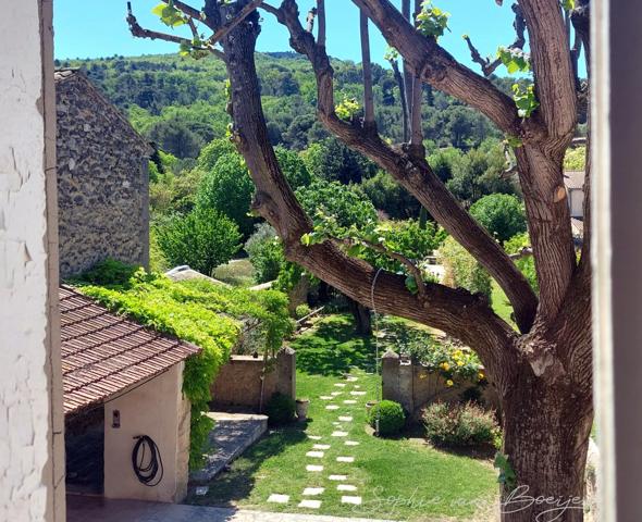 MAISON DE VILLAGE EN PIERRES du 19ème à vendre de 350m², 7 chambres, jardin, piscine, garage, près d'Aix en Provence