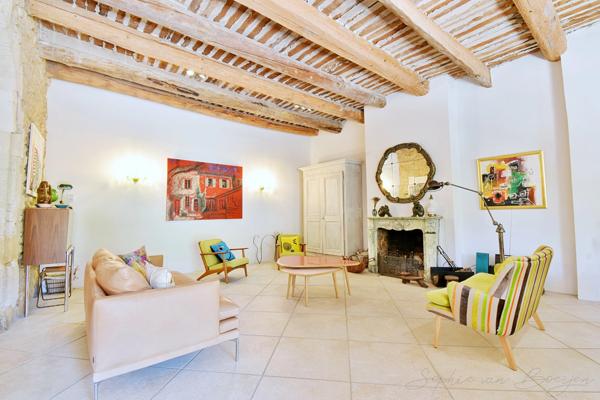 MAISON DE VILLAGE EN PIERRES du 19ème à vendre de 350m², 7 chambres, jardin, piscine, garage, près d'Aix en Provence