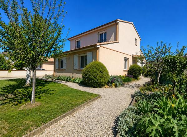 MAISON T6 TRÈS BIEN ENTRETENUE - LUMINEUSE